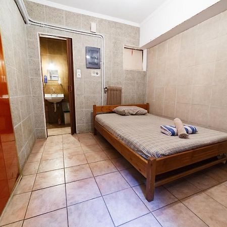 Private Flat For 2 Or 3 With Back Yard Near Exarhia Square And Archaelogical Museum Lejlighed Athen Eksteriør billede